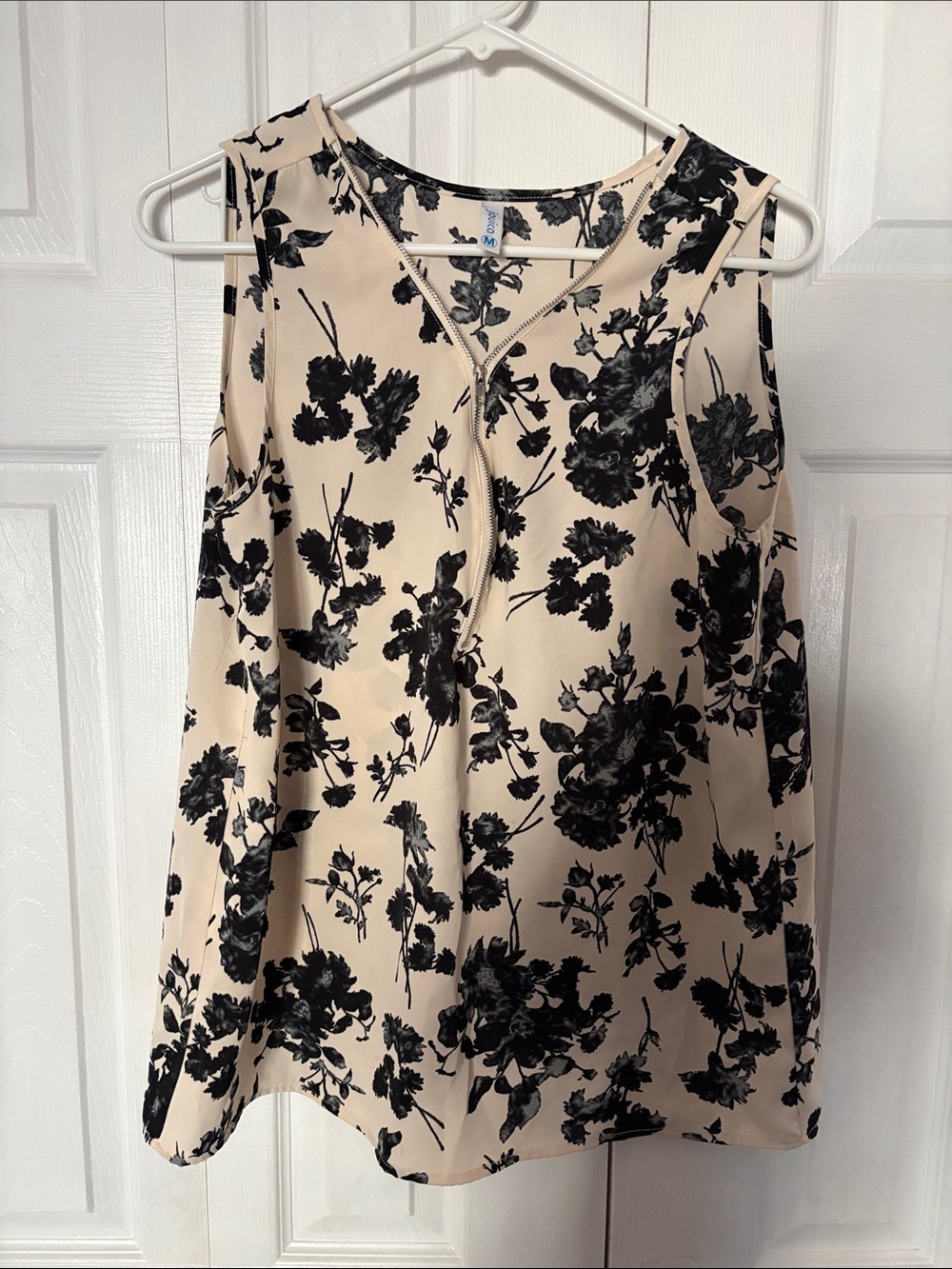 Sleeveless Floral V-Neck Flowy Tank in Beige and Black